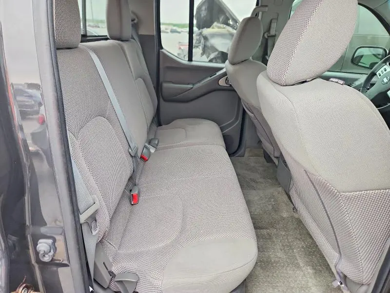 2015 NISSAN FRONTIER S  