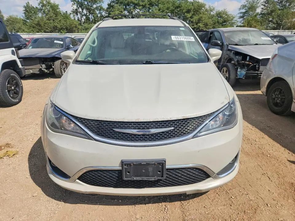 2017 CHRYSLER PACIFICA TOURING L  