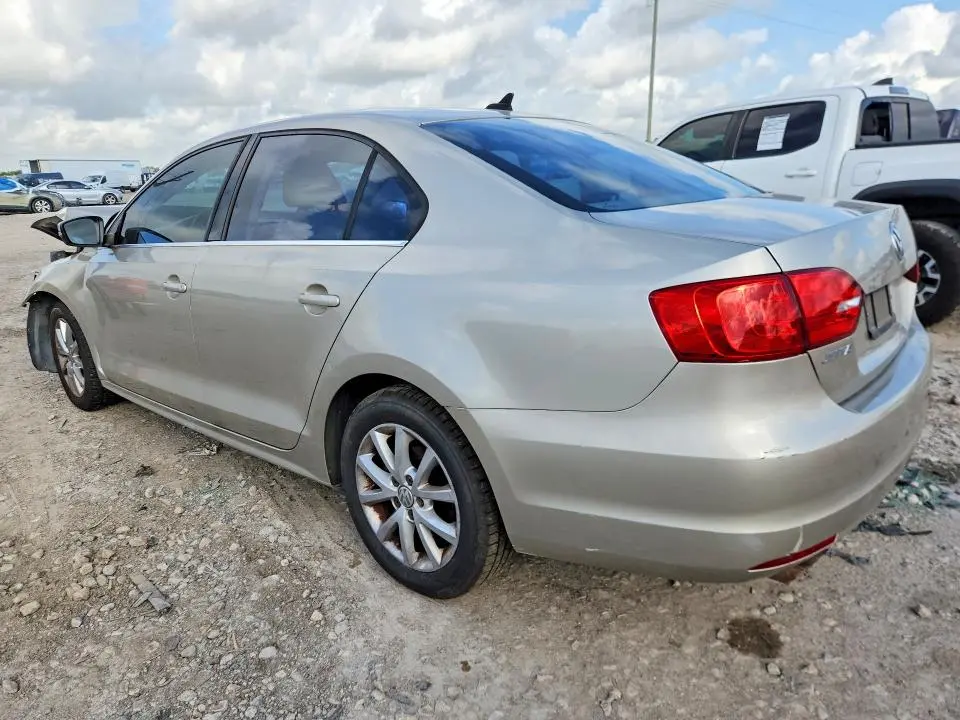 2013 VOLKSWAGEN JETTA SE  