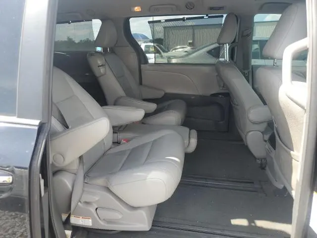 2015 TOYOTA SIENNA XLE  
