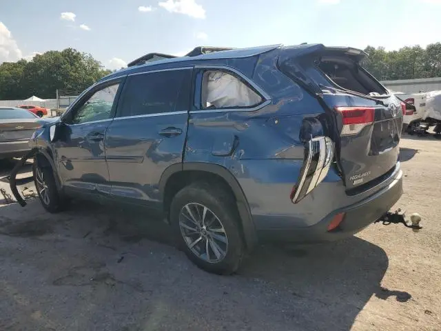 2019 TOYOTA HIGHLANDER SE  
