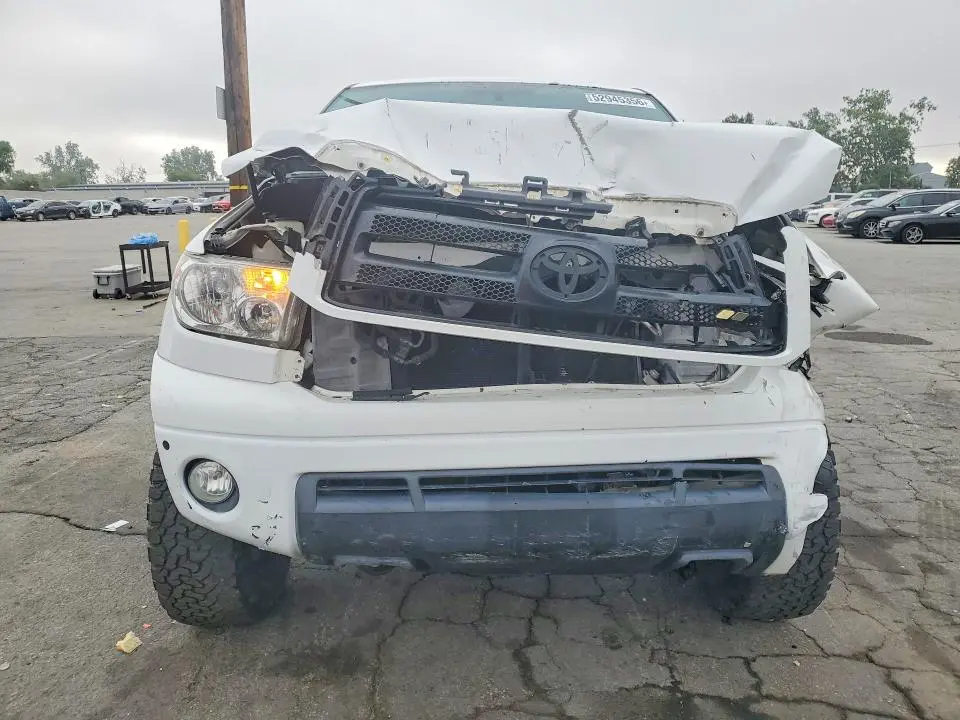 2013 TOYOTA TUNDRA CREWMAX SR5  
