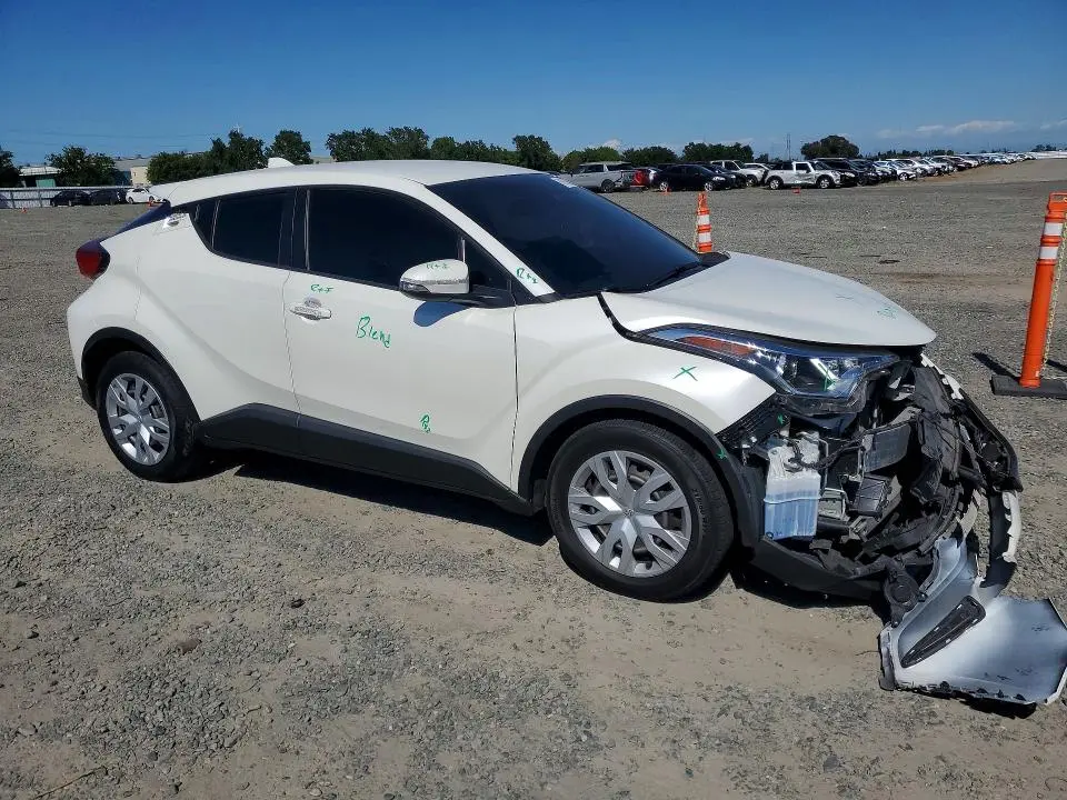 2019 TOYOTA C-HR LE  