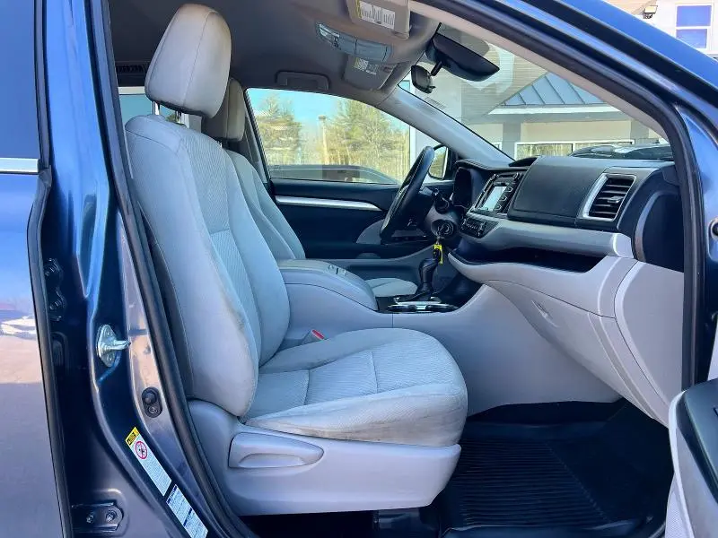 2018 TOYOTA HIGHLANDER LE  