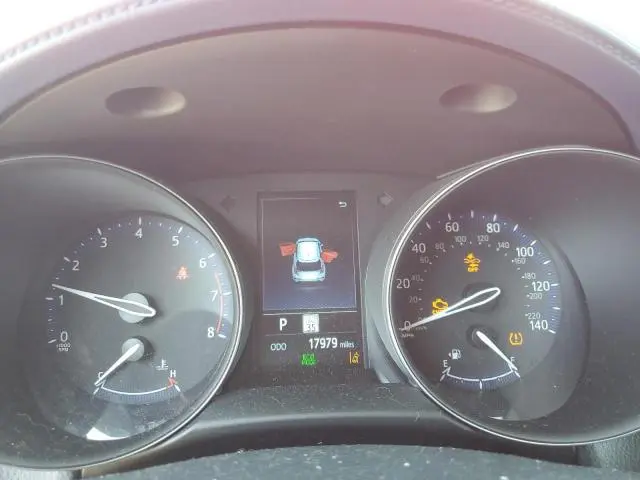 2022 TOYOTA C-HR XLE  