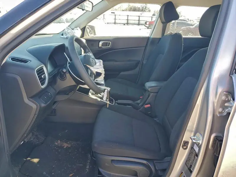 2025 HYUNDAI VENUE SE  