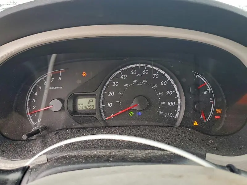 2013 TOYOTA SIENNA LE  