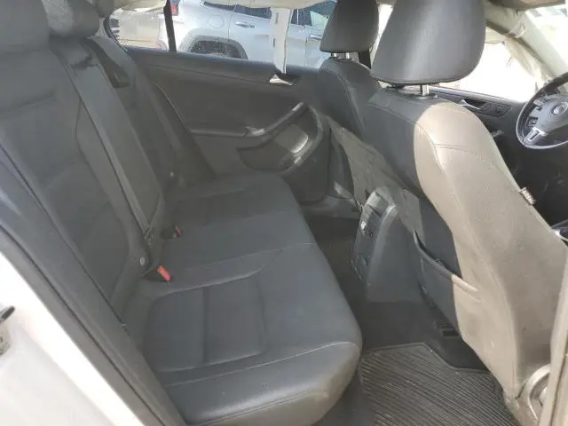 2011 VOLKSWAGEN JETTA SE  