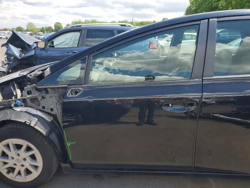 2014 TOYOTA PRIUS V THREE  