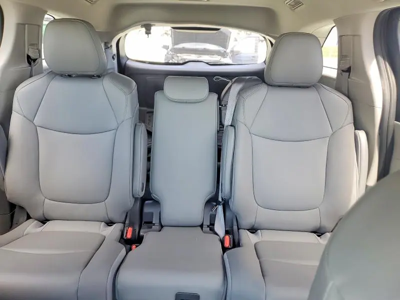 2022 TOYOTA SIENNA XLE 8-PASSENGER  