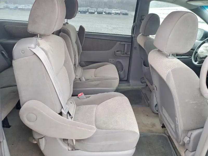 2010 TOYOTA SIENNA CE  