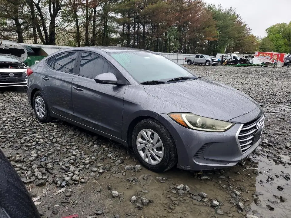2018 HYUNDAI ELANTRA SE  