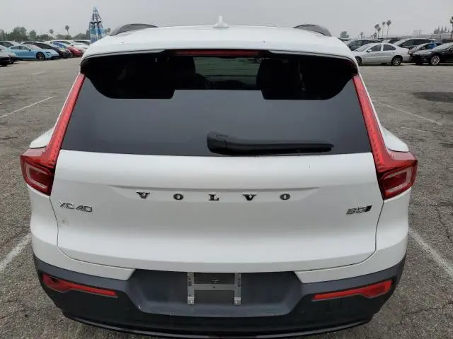 2024 VOLVO XC40 PLUS  