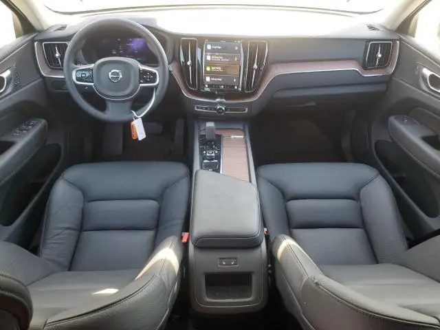 2024 VOLVO XC60 PLUS  