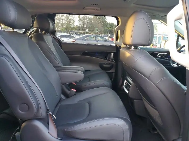 2025 KIA CARNIVAL SX  