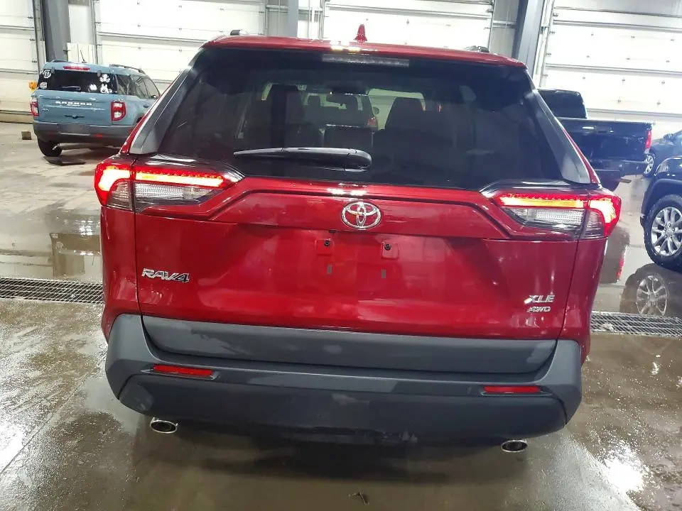 2021 TOYOTA RAV4 XLE  