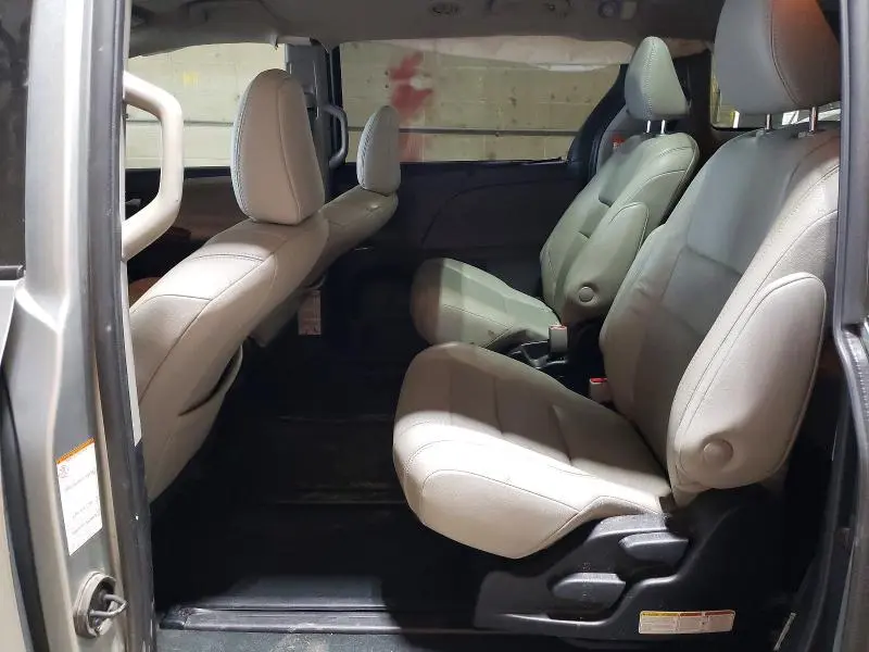 2019 TOYOTA SIENNA LIMITED PREMIUM 7-PASSENGER  