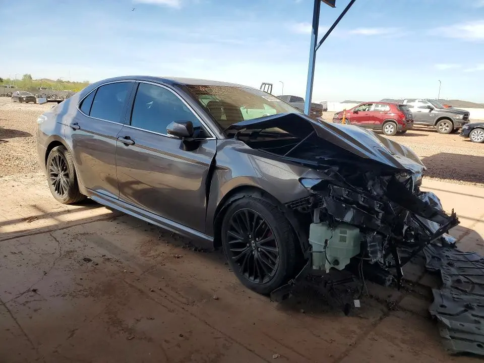 2019 TOYOTA CAMRY SE  