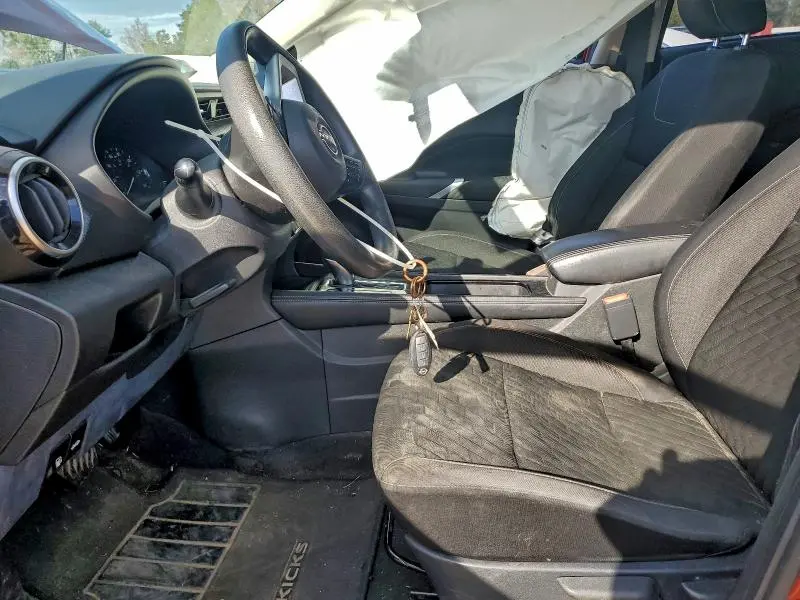 2022 NISSAN KICKS SV  