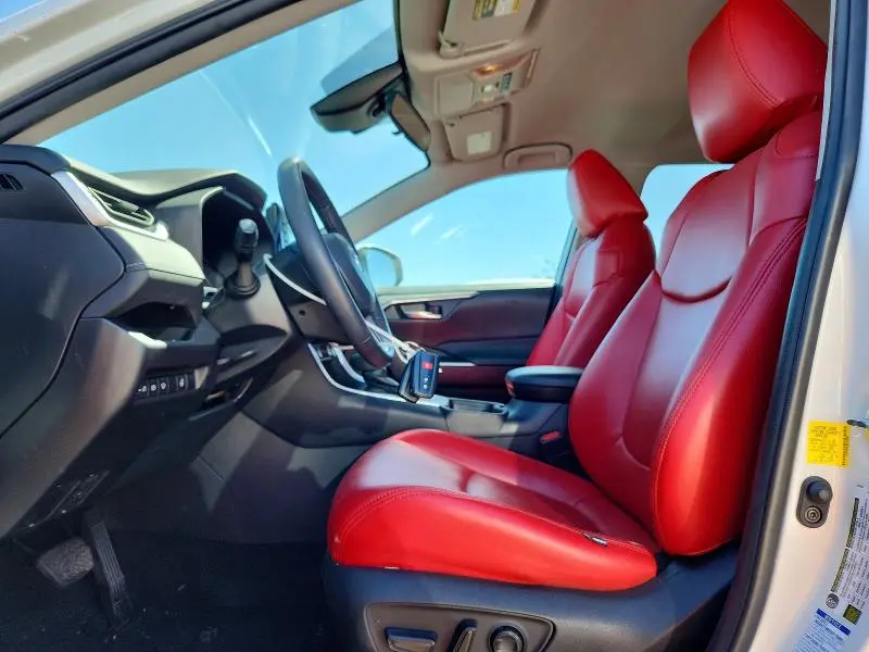 2021 TOYOTA RAV4 XLE  