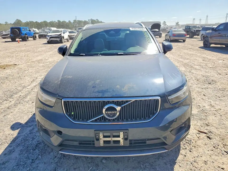 2021 VOLVO XC40 T5 MOMENTUM  