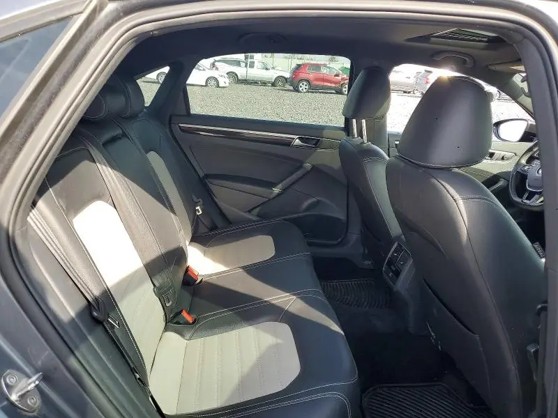 2018 VOLKSWAGEN PASSAT GT  