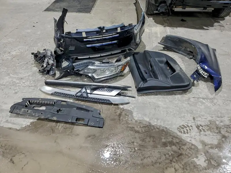 2020 MITSUBISHI OUTLANDER SE  