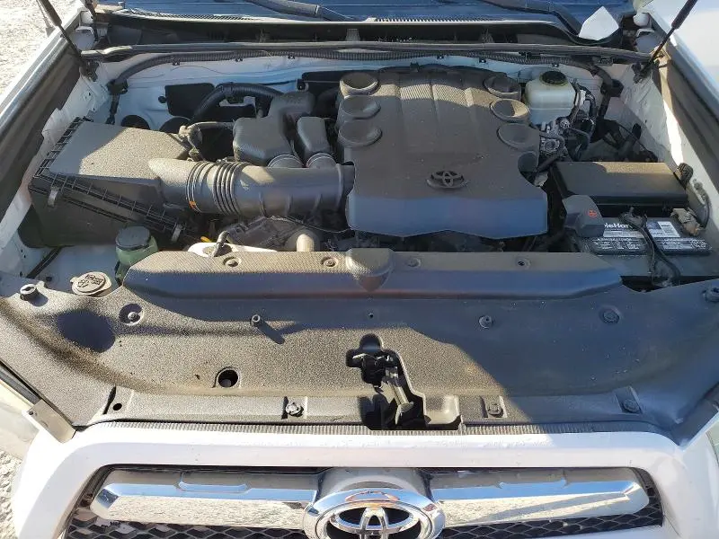 2011 TOYOTA 4RUNNER SR5  