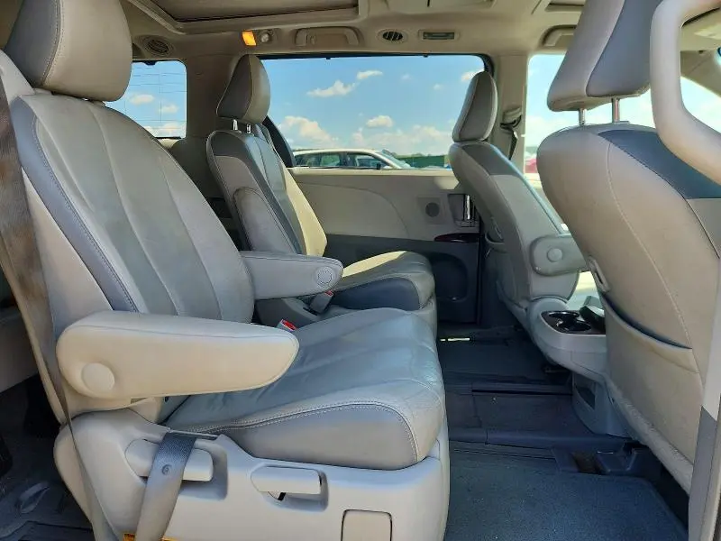 2013 TOYOTA SIENNA LIMITED 7-PASSENGER  