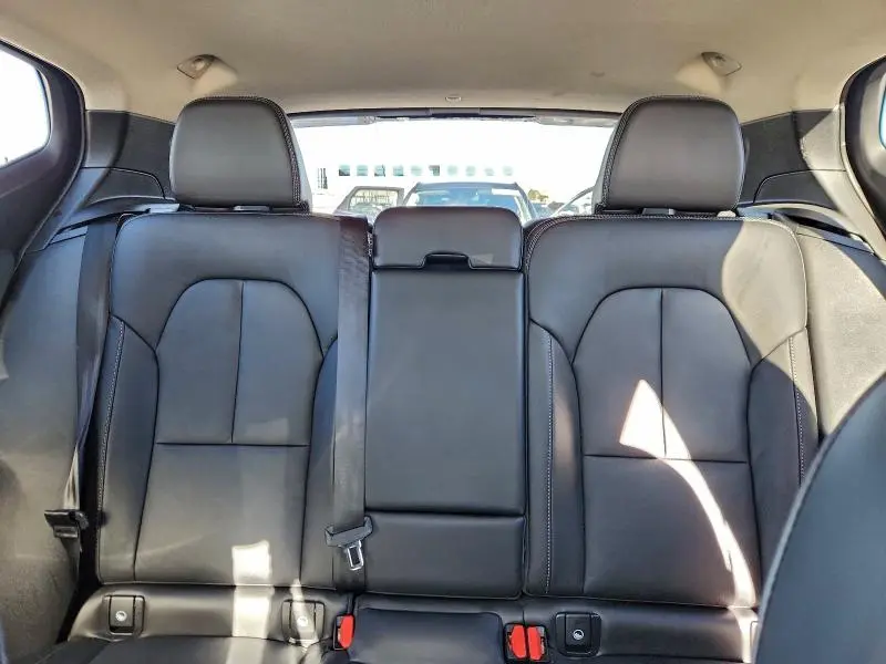 2023 VOLVO XC40 PLUS  