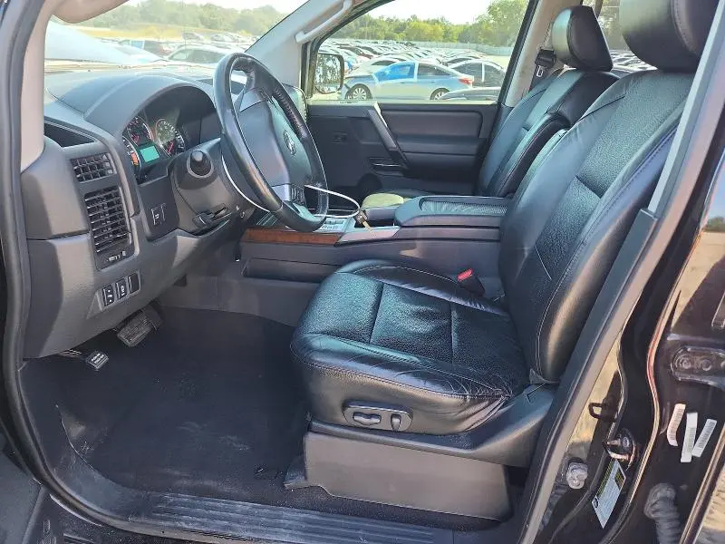 2011 NISSAN TITAN SV  