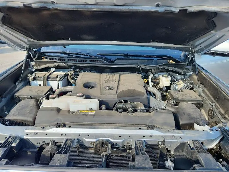 2025 TOYOTA TUNDRA PLATINUM  