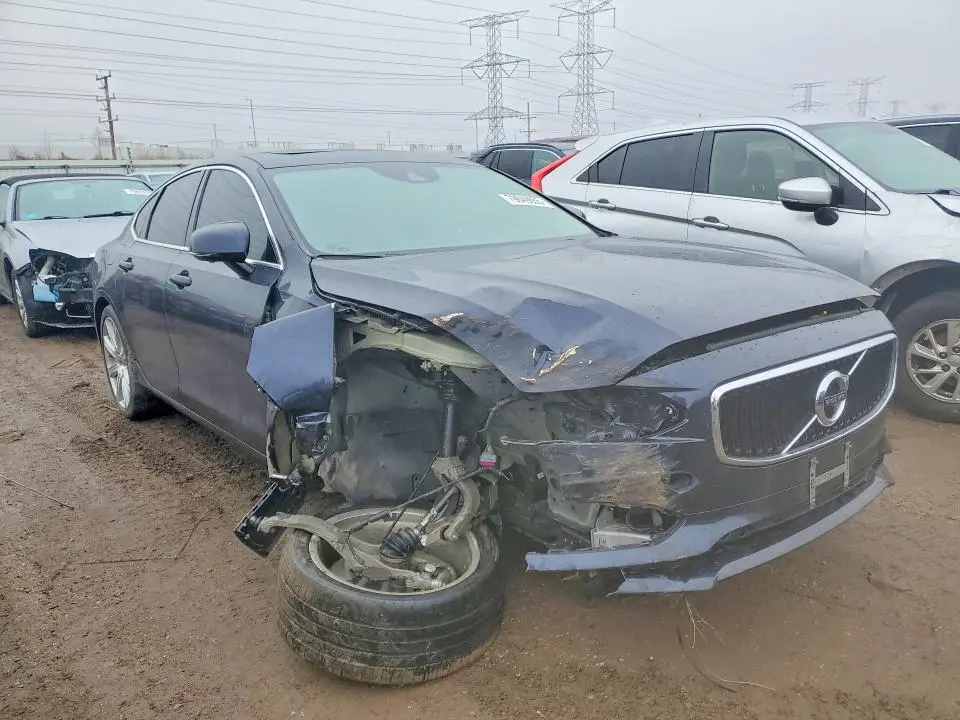 2017 VOLVO S90 T6 MOMENTUM  