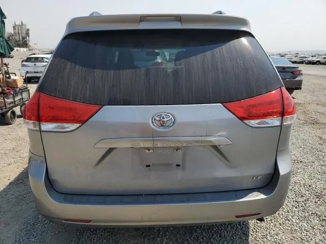 2013 TOYOTA SIENNA LE  