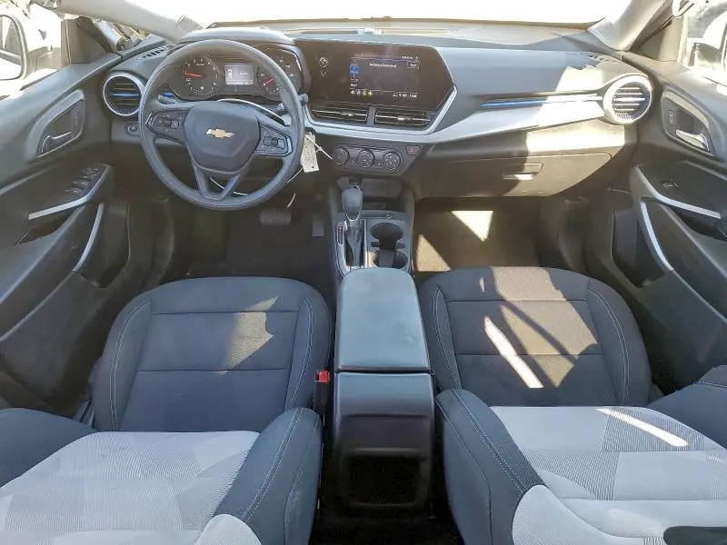 2025 CHEVROLET TRAX LS  