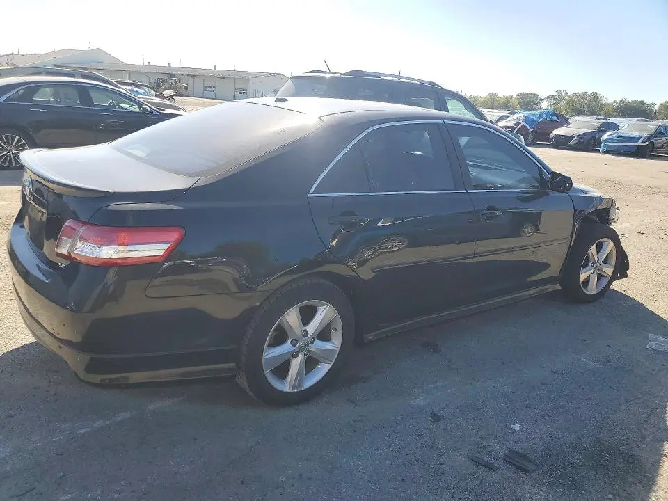 2011 TOYOTA CAMRY SE  