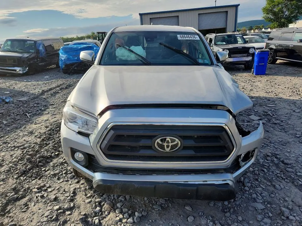 2022 TOYOTA TACOMA SR5  