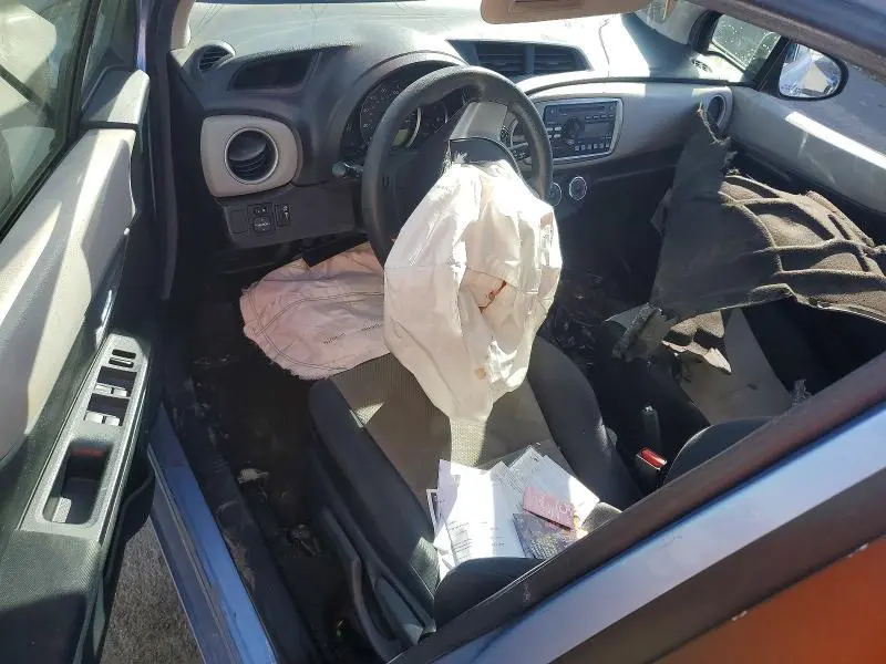 2013 TOYOTA YARIS 5-DOOR LE  