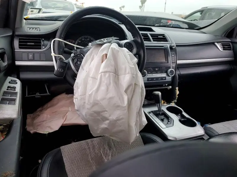 2013 TOYOTA CAMRY SE V6  