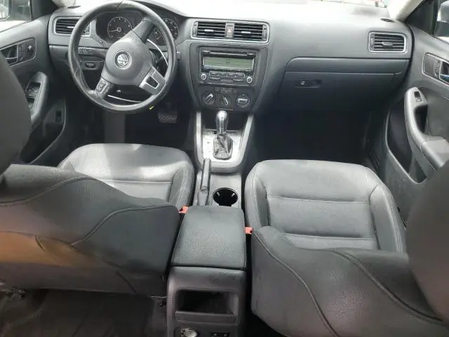 2011 VOLKSWAGEN JETTA SE  