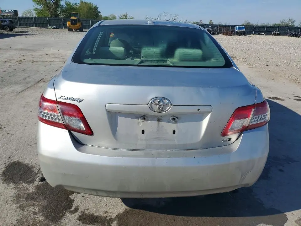2011 TOYOTA CAMRY LE  