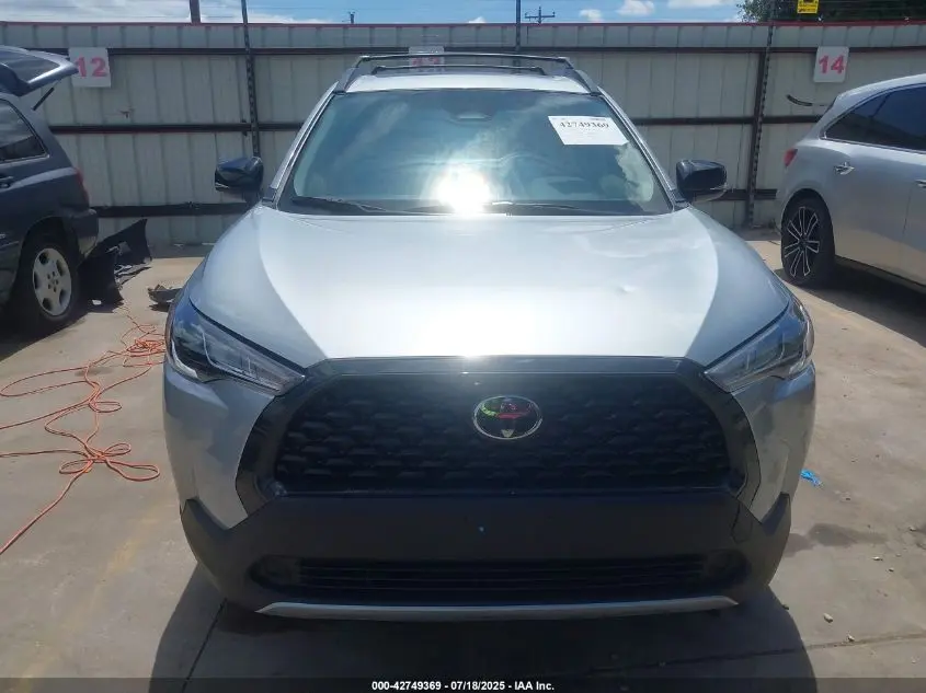 2025 TOYOTA COROLLA CROSS LE