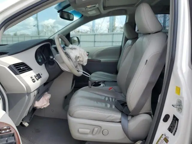 2011 TOYOTA SIENNA XLE