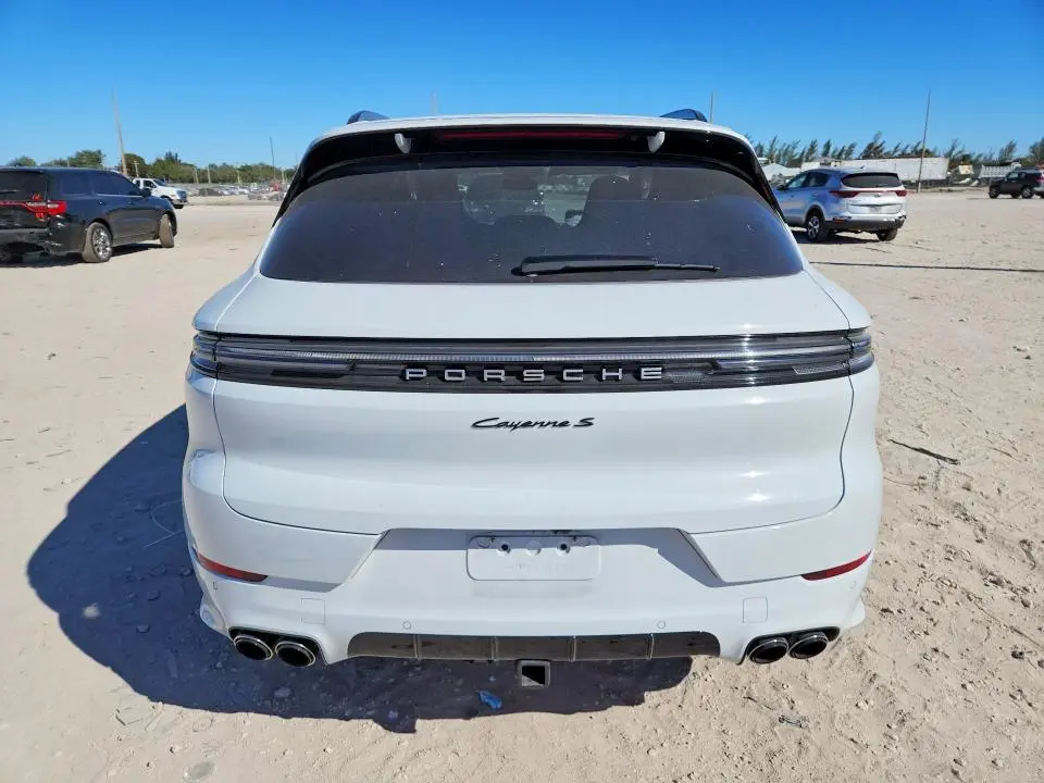 2025 PORSCHE CAYENNE S  