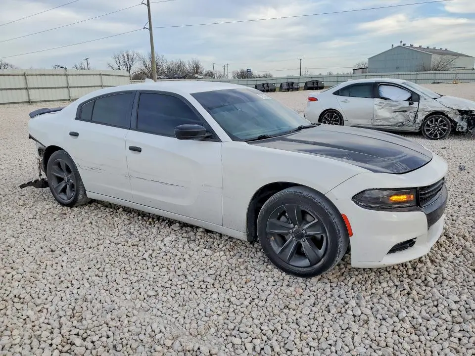 2016 DODGE CHARGER SXT  