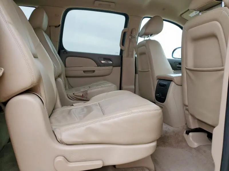 2011 CHEVROLET SUBURBAN C1500 LT  
