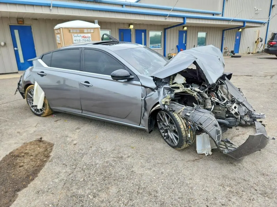 2023 NISSAN ALTIMA SR  
