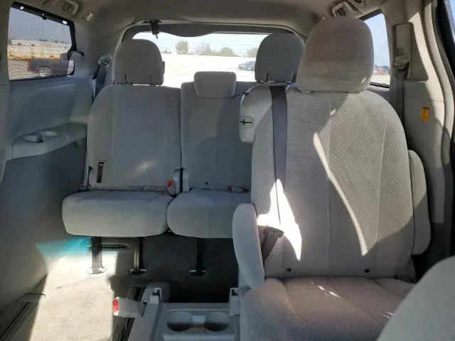 2011 TOYOTA SIENNA LE
