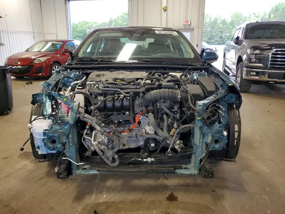 2025 TOYOTA CAMRY XLE  