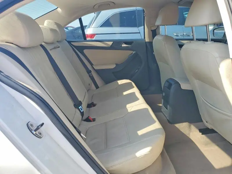 2012 VOLKSWAGEN JETTA SE  